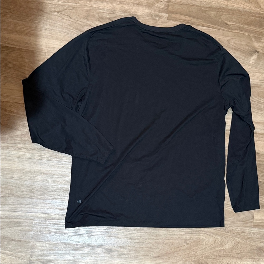 lululemon athletica Men's Midnight Black Long Sleeve Tee